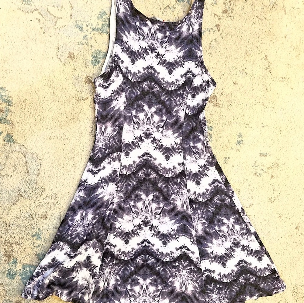 Cute festival dress in excellent condition - Picture 2 of 3